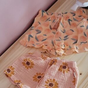 Rabbit ❤️ Bear Peach Floral Girls' Shorts Set - Sunflower & Peach Print